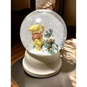 DISNEY Classic Winnie the Pooh Musical Snow Globe -TUNE We Wish You A Merry Xmas